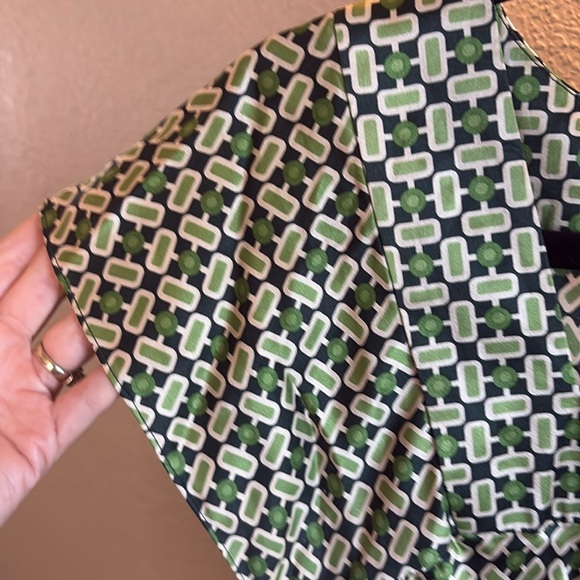 Banana Republic Silk Green Geometric Green and Navy Blouse/ Size small - Picture 6 of 8